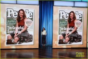 jennifer-garner-addresses-pregnancy-reports-on-ellen-im-47-weve-wrapped-it-up-07.JPG