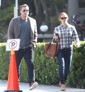 jennifer-garner-and-ben-affleck-out-in-la-04-09-2019-0.jpg