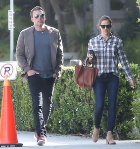 jennifer-garner-and-ben-affleck-out-in-la-04-09-2019-1.jpg