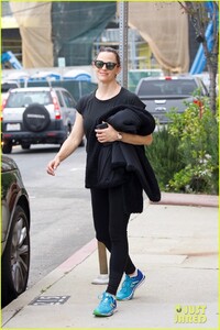 jennifer-garner-coffee-brentwood-2019-02.jpg