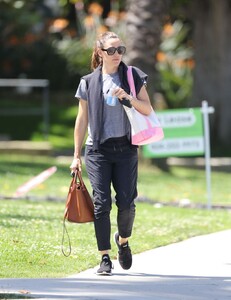 jennifer-garner-heading-to-the-gym-04-22-2019-0.jpg