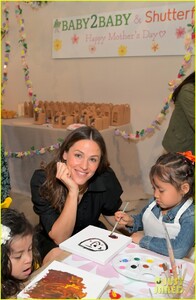 jennifer-garner-hosts-shutterfly-baby2baby-mothers-day-celebration-06.jpg
