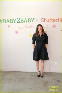 jennifer-garner-hosts-shutterfly-baby2baby-mothers-day-celebration-07.jpg