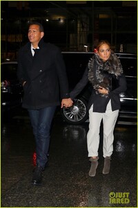 jennifer-lopez-alex-rodriguez-dinner-date-nyc-02.jpg