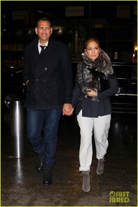 jennifer-lopez-alex-rodriguez-dinner-date-nyc-04.jpg