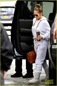 jennifer-lopez-arrives-on-set-in-nyc-02.jpg