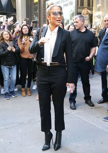 jennifer-lopez-heads-to-sirius-radio-in-nyc-04-03-2019-14.jpg