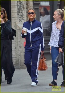 jennifer-lopez-sports-navy-tracksuit-for-coffee-outing-01.thumb.jpg.9ae8958cdc01526e26316dc578ad86a1.jpg