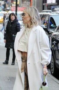 kate-hudson-arrives-at-gma-in-nyc-04-04-2019-4.thumb.jpg.99506a94ed3f649f000da1a73d20afe9.jpg