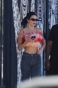 kendall-jenner-out-in-venice-beach-04-18-2019-1.jpg