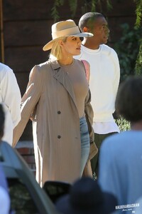 khloe-kardashian-church-service-in-calabasas-03-31-2019-11.jpg