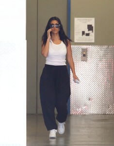 kourtney-kardashian-out-in-calabasas-04-24-2019-7.jpg