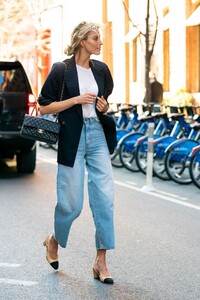 martha-hunt-street-fashion-04-03-2019-1.jpg