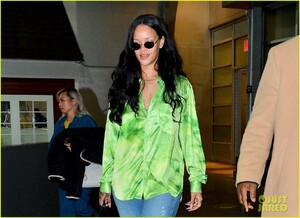 rihanna-leaves-photo-shoot-nyc-04.jpg