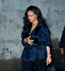 rihanna-perry-street-restaurant-in-nyc-04-12-2019-4.jpg