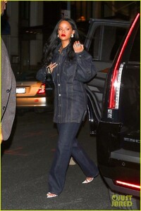rihanna-rocks-denim-on-denim-for-night-out-in-nyc-05.jpg