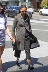 thandie-newton-shops-in-beverly-hills-04-01-2019-4.jpg