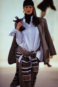 1187590041_adrienne-vittadini-fw-1993(9).thumb.jpg.5e52968e5545e1af6d90a91c4d45ee53.jpg