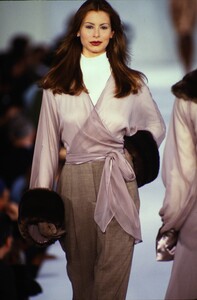 1278093389_isaac-mizrahi-fw-1993(4).thumb.jpg.1b6d83055205a596c3ad48b74c2eb7bd.jpg