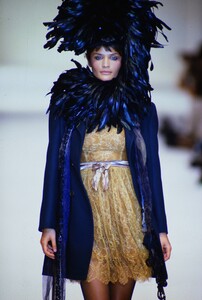 1401314690_blumarine-fw-1994(34).thumb.jpg.cef4e2922a5bc1566667b33608f9c15b.jpg