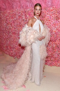 [1147428827] The 2019 Met Gala Celebrating Camp - Notes on Fashion - Cocktails.jpg