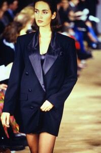 1726011831_michael-kors-fw-1990(3).thumb.jpg.e82949779f4bc2bc06e7aaf06f001e67.jpg