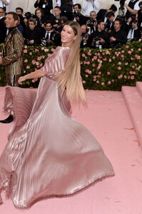 [1147433650] The 2019 Met Gala Celebrating Camp - Notes On Fashion - Arrivals.jpg