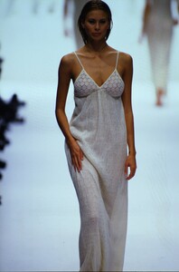 607218596_max-mara-ss-1994(3).thumb.jpg.da63bd77339d0a0e059ddccce6380e32.jpg