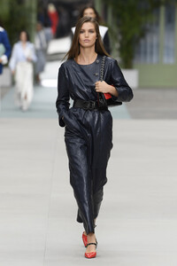 chanel-cruise-2020-show-paris-runway-gg-0833(1).thumb.jpg.ef7897c8fd623183d331fd7c95475406.jpg