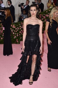 charlotte-casiraghi-2019-met-gala-6.jpg