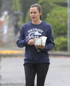 jennifer-garner-out-in-los-angeles-05-16-2019-0.jpg