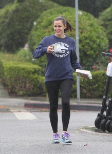 jennifer-garner-out-in-los-angeles-05-16-2019-4.jpg