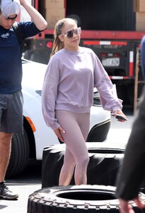 jennifer-lopez-in-tights-05-29-2019-0.jpg