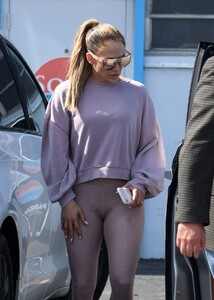 jennifer-lopez-in-tights-05-29-2019-1.jpg