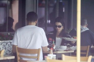 kendall-jenner-and-fai-khadra-lunch-together-at-toast-in-west-hollywood-05-28-2019-1.jpg