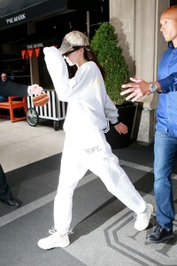 kendall-jenner-steps-out-of-the-mark-hotel-in-new-york-05-03-2019-2.jpg