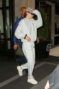 kendall-jenner-steps-out-of-the-mark-hotel-in-new-york-05-03-2019-6.jpg
