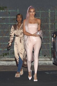 khloe-kardashian-leaves-launch-event-for-kylie-jenner-s-skincare-line-in-west-hollywood-05-21-2019-4.jpg