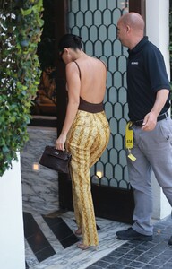 kourtney-kardashian-cecconi-s-west-hollywood-05-30-2019-2.jpg
