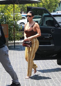 kourtney-kardashian-cecconi-s-west-hollywood-05-30-2019-6.jpg