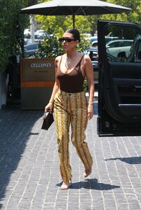 kourtney-kardashian-cecconi-s-west-hollywood-05-30-2019-9.jpg