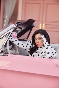 kourtney-kardashian-paper-magazine-june-2019-2.jpg