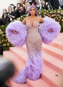 kylie-jenner-2019-met-gala-10.jpg