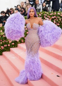 kylie-jenner-2019-met-gala-11.jpg