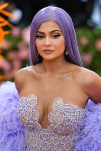 kylie-jenner-2019-met-gala-4.jpg
