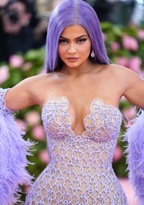 kylie-jenner-2019-met-gala-6.jpg