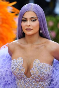kylie-jenner-2019-met-gala-9.jpg