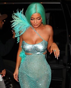 kylie-jenner-coming-back-of-the-met-party-in-ny-05-06-2019-3.jpg