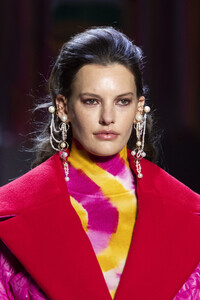 prabal-gurung-clp-rf19-0016.thumb.jpg.25d07e12f163fca702c109be86c9d69a.jpg