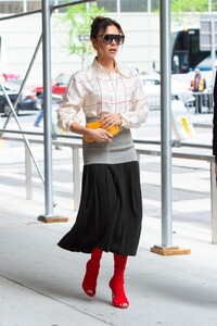 victoria-beckham-out-in-new-york-05-09-2019-0.jpg